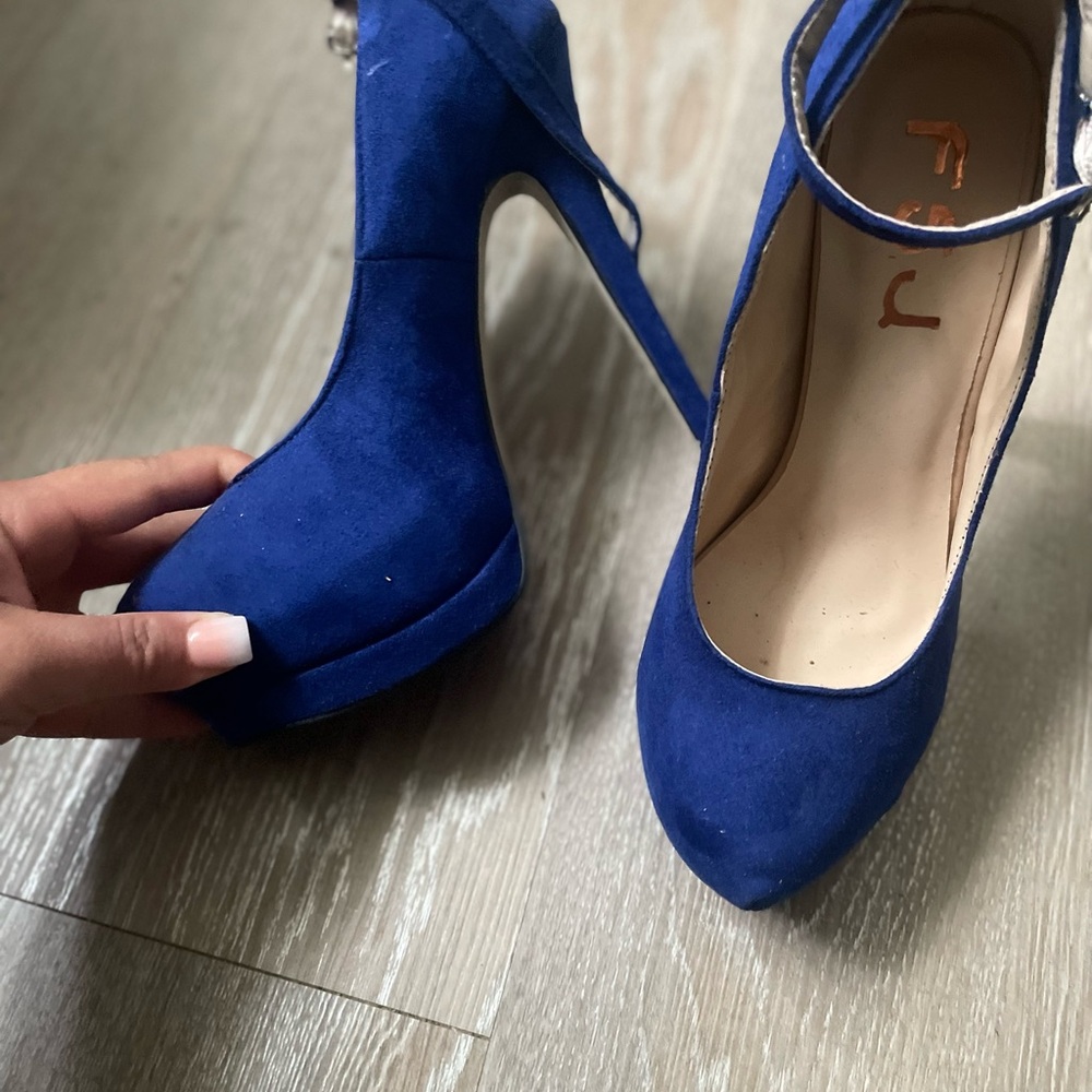 King blue pretty heels - Picture 2 of 3